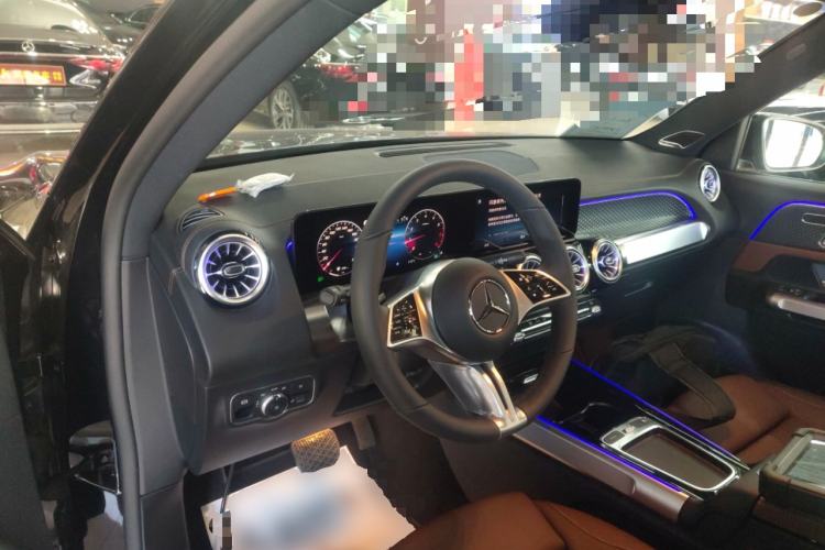 Used Mercedes-Benz GLB 2025 GLB 220 Sport Edition Center Console