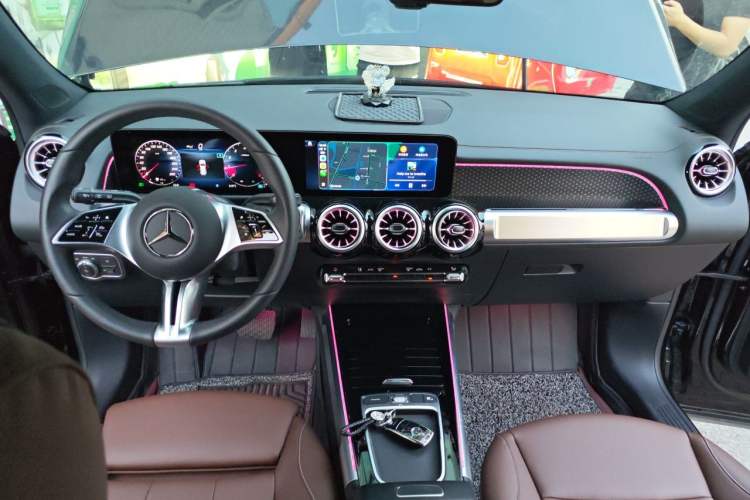 Used Mercedes-Benz GLB 2025 GLB 220 Sport Edition Center Console