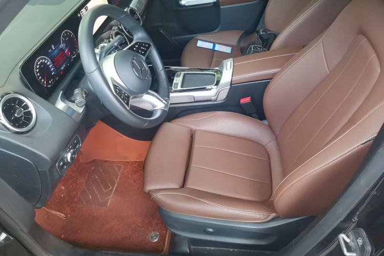 Used Mercedes-Benz GLB 2025 GLB 200 Dynamic Edition Driver Seat