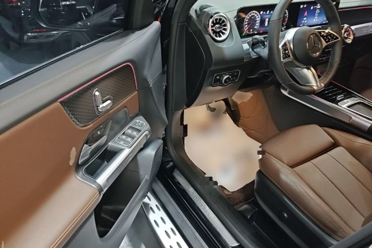 Used Mercedes-Benz GLB 2025 GLB 220 Sport Edition Driver Seat