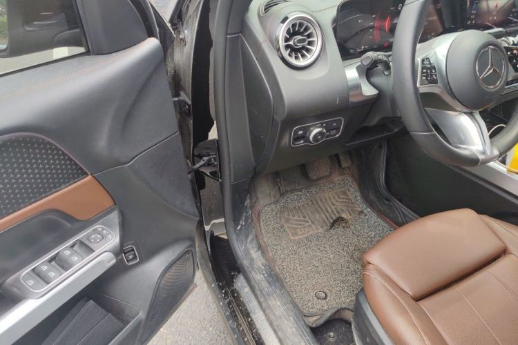 Used Mercedes-Benz GLB 2025 GLB 220 Sport Edition Driver Seat