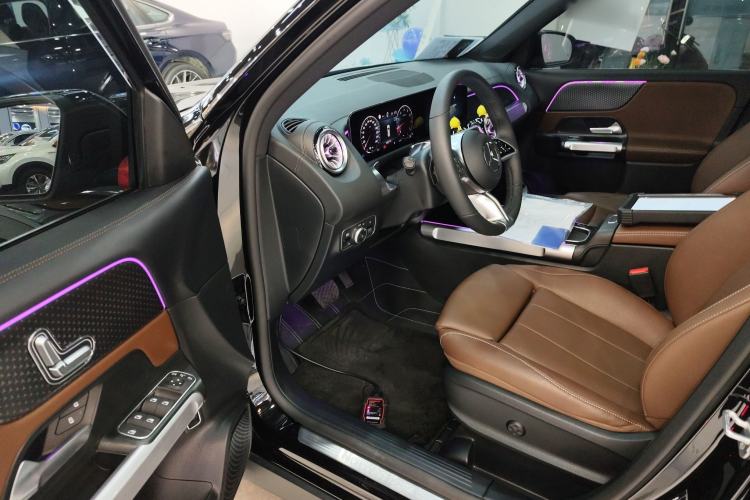 Used Mercedes-Benz GLB 2025 GLB 220 Sport Edition Driver Seat