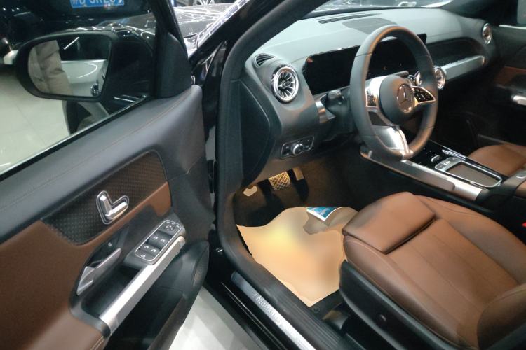 Used Mercedes-Benz GLB 2025 GLB 220 Sport Edition Driver Seat