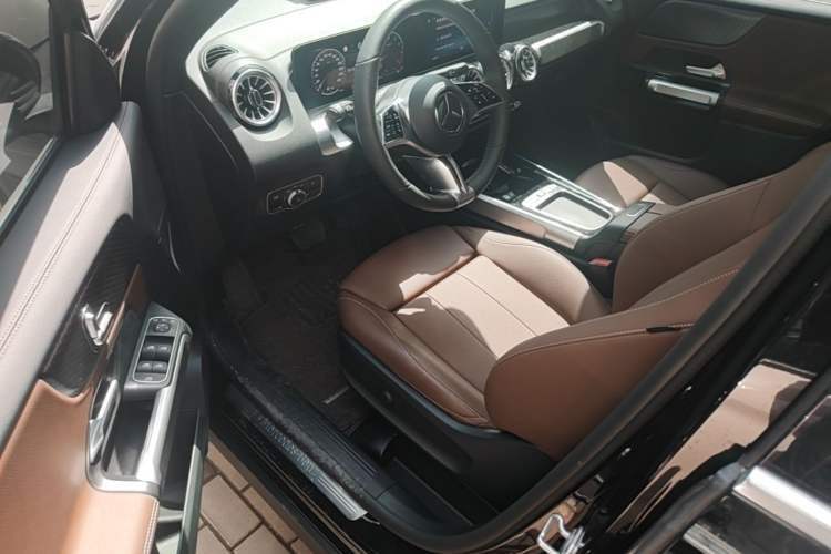Used Mercedes-Benz GLB 2025 GLB 220 Sport Edition Driver Seat