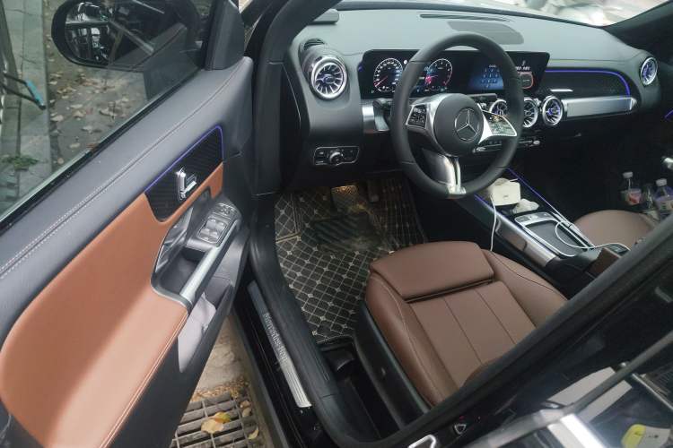 Used Mercedes-Benz GLB 2025 GLB 220 Sport Edition Driver Seat