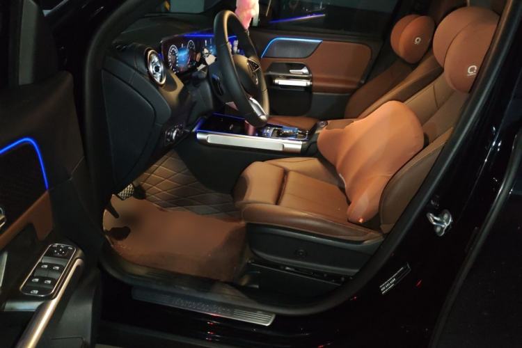 Used Mercedes-Benz GLB 2025 GLB 220 Sport Edition Driver Seat