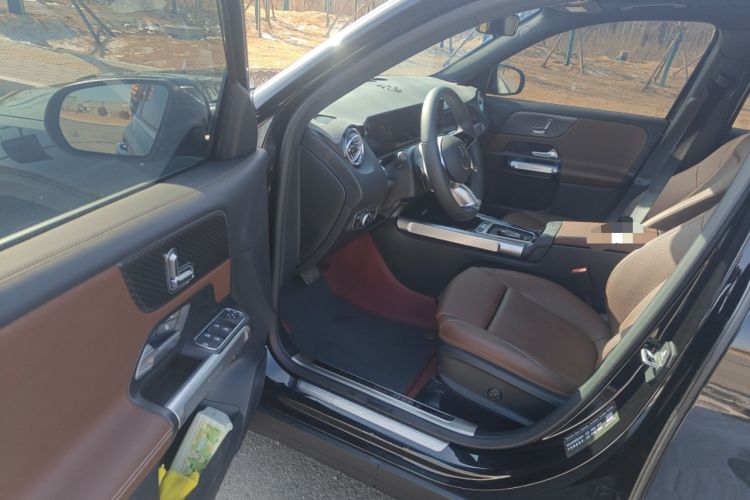 Used Mercedes-Benz GLB 2025 GLB 220 Sport Edition Driver Seat
