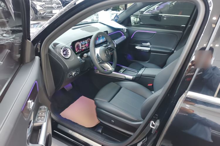 Used Mercedes-Benz GLB 2025 GLB 220 Sport Edition Driver Seat