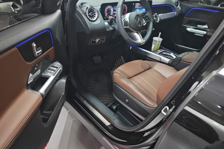 Used Mercedes-Benz GLB 2025 GLB 220 Sport Edition Driver Seat