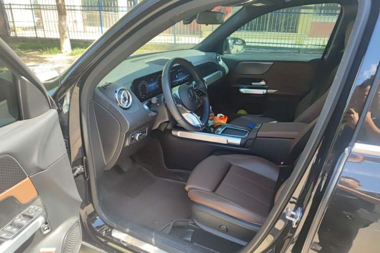 Used Mercedes-Benz GLB 2025 GLB 220 Sport Edition Driver Seat