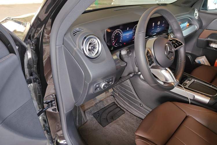 Used Mercedes-Benz GLB 2025 GLB 220 Fashion Model Driver Seat