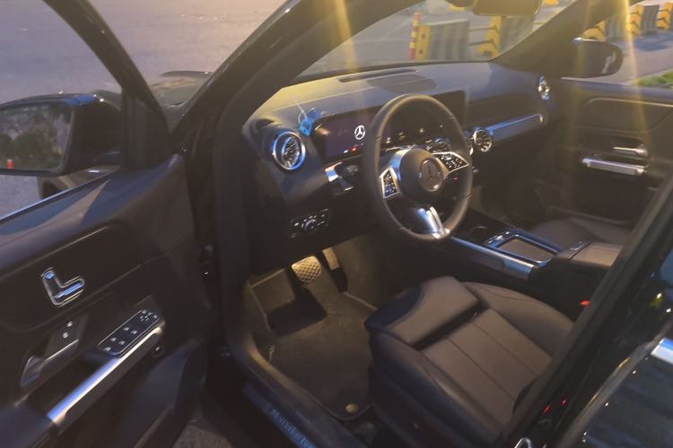 Used Mercedes-Benz GLB 2025 GLB 220 Sport Edition Driver Seat