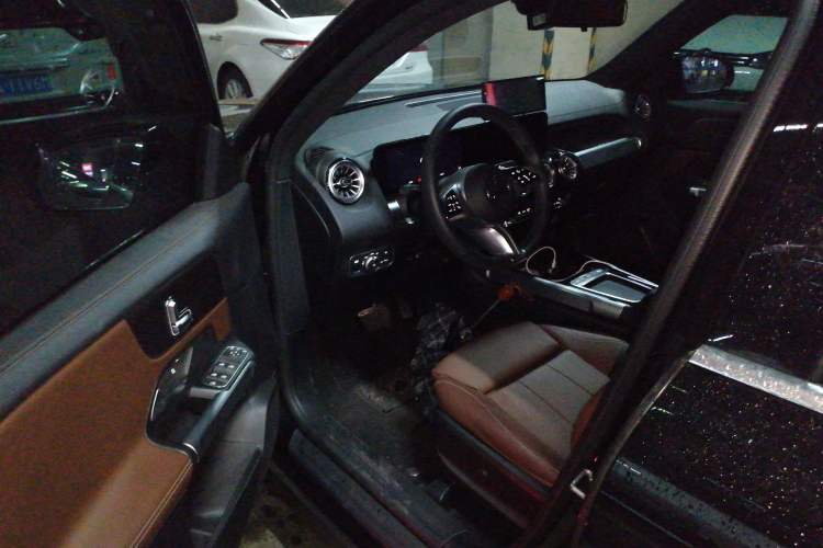Used Mercedes-Benz GLB 2025 GLB 220 Sport Edition Driver Seat