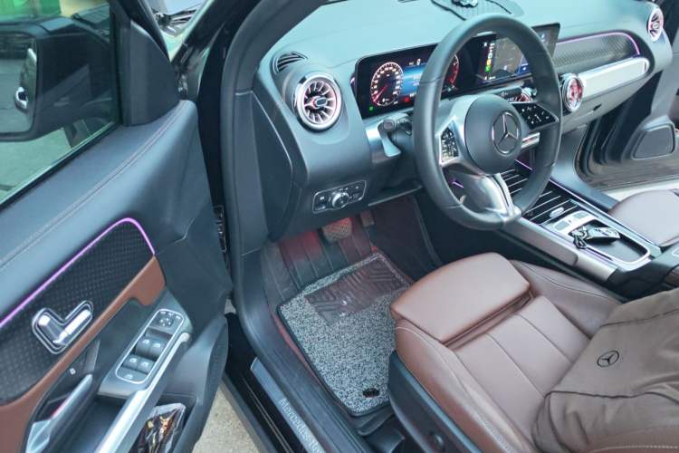 Used Mercedes-Benz GLB 2025 GLB 220 Sport Edition Driver Seat