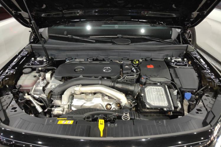 Used Mercedes-Benz GLB 2025 GLB 220 Sport Edition Engine Bay