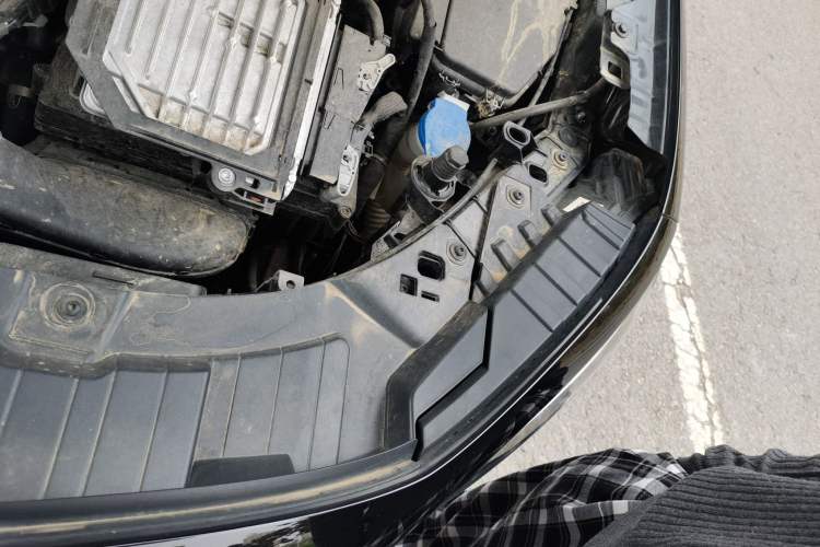Used Mercedes-Benz GLB 2025 GLB 220 Fashion Model Engine Bay Left