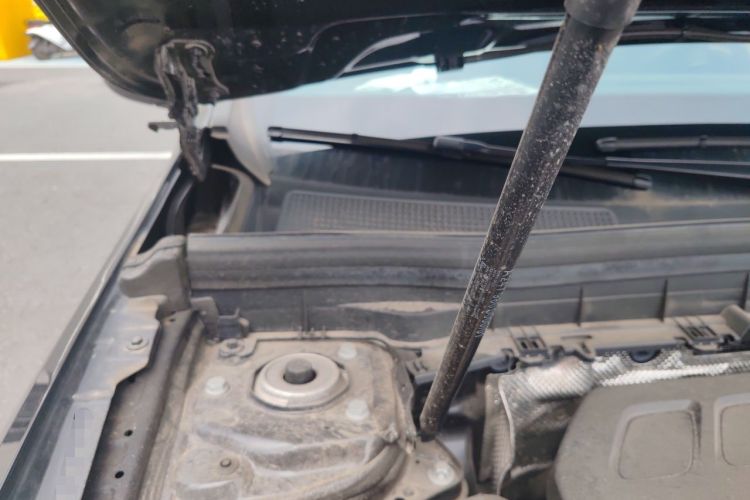 Used Mercedes-Benz GLB 2025 GLB 220 Sport Edition Engine Bay Right