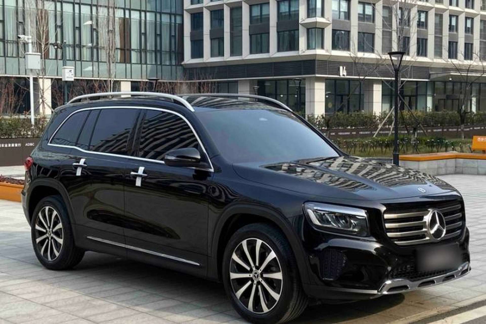 Used Mercedes-Benz GLB 2025 GLB 220 Fashion Model Exterior 2