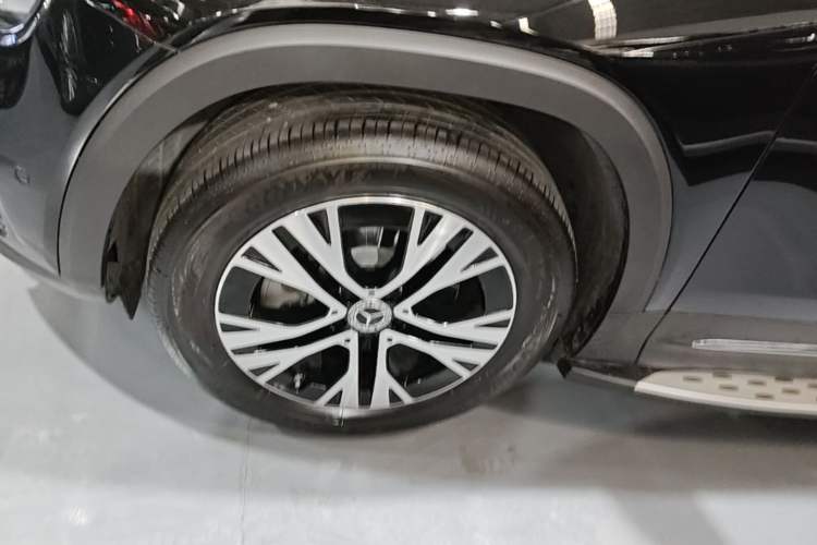 Used Mercedes-Benz GLB 2025 GLB 220 Sport Edition Exterior 4