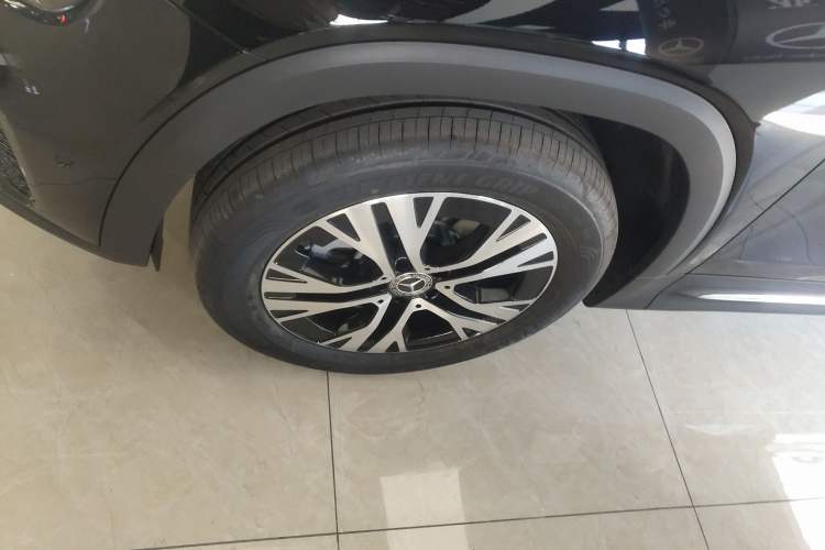 Used Mercedes-Benz GLB 2025 GLB 220 Sport Edition Exterior 4