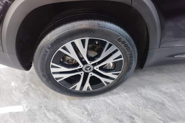 Used Mercedes-Benz GLB 2025 GLB 220 Sport Edition Exterior 5