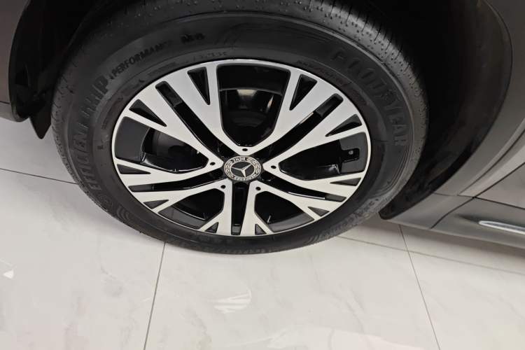 Used Mercedes-Benz GLB 2025 GLB 220 Sport Edition Exterior 7