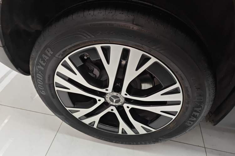 Used Mercedes-Benz GLB 2025 GLB 220 Sport Edition Exterior 8