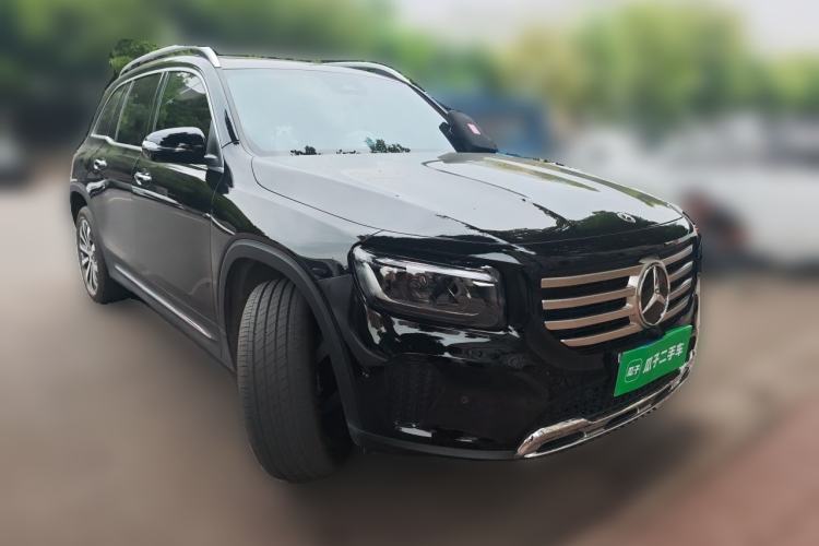 Used Mercedes-Benz GLB 2025 GLB 220 Fashion Model Front Right 45 Deg