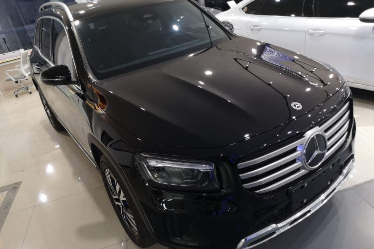 Used Mercedes-Benz GLB 2025 GLB 220 Sport Edition Front Right 45 Deg