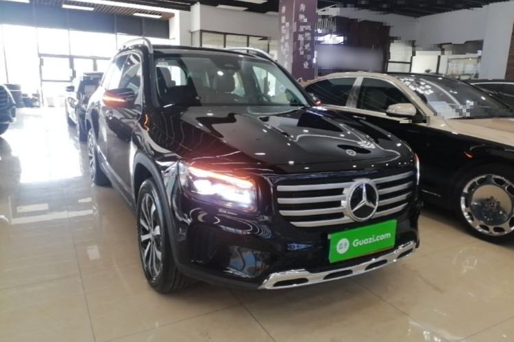 Used Mercedes-Benz GLB 2025 GLB 220 Fashion Model Front Right 45 Deg