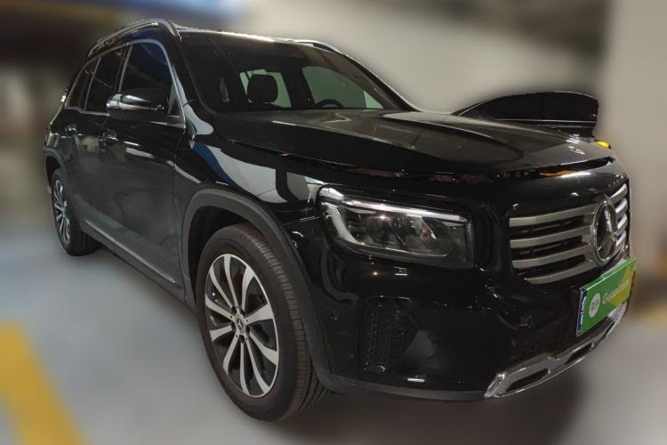 Used Mercedes-Benz GLB 2025 GLB 220 Fashion Model Front Right 45 Deg