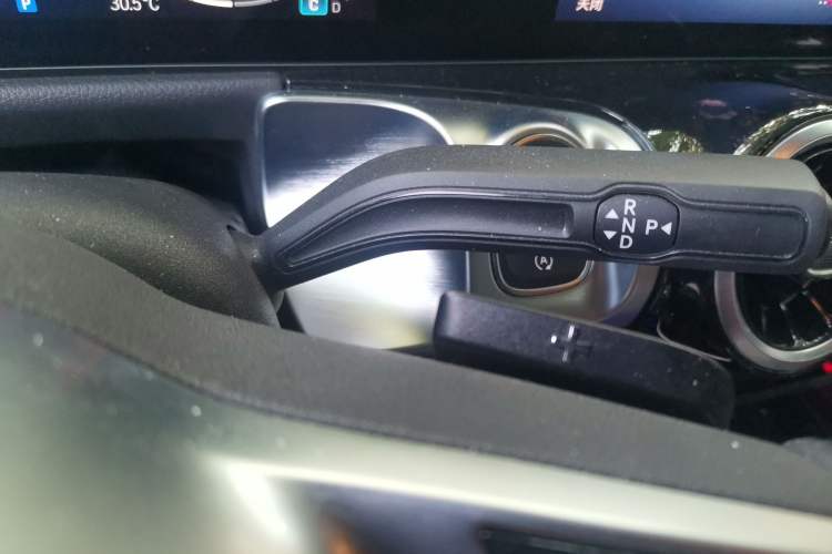 Used Mercedes-Benz GLB 2025 GLB 200 Dynamic Edition Gear Lever