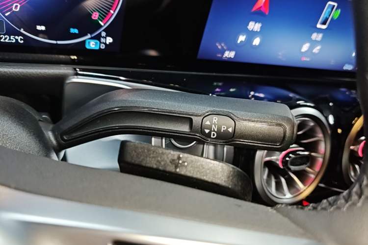 Used Mercedes-Benz GLB 2025 GLB 220 Sport Edition Gear Lever