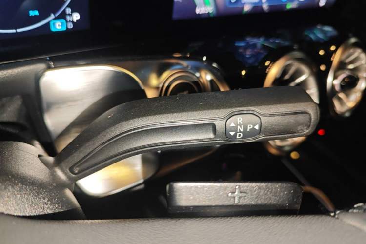 Used Mercedes-Benz GLB 2025 GLB 220 Sport Edition Gear Lever