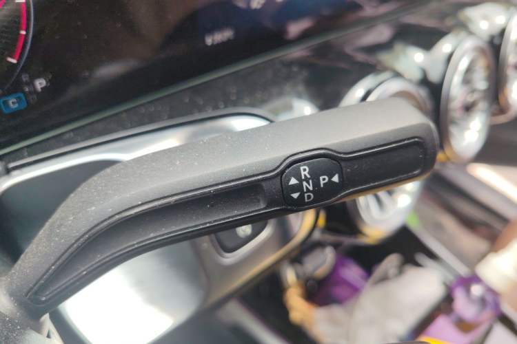 Used Mercedes-Benz GLB 2025 GLB 220 Sport Edition Gear Lever