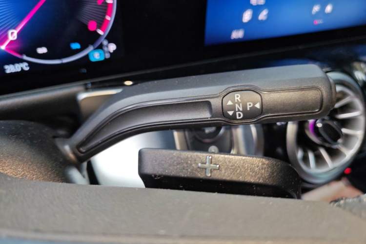 Used Mercedes-Benz GLB 2025 GLB 220 Sport Edition Gear Lever