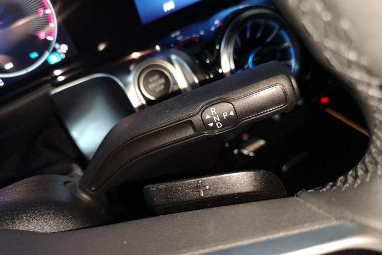 Used Mercedes-Benz GLB 2025 GLB 220 Sport Edition Gear Lever