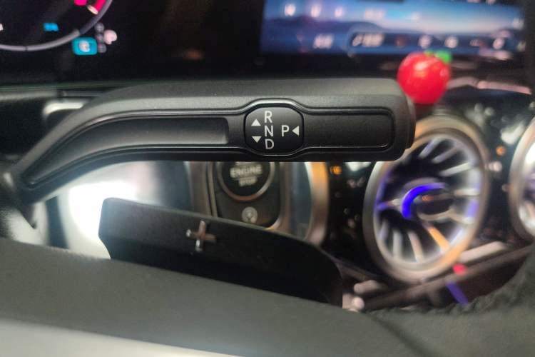Used Mercedes-Benz GLB 2025 GLB 220 Fashion Model Gear Lever