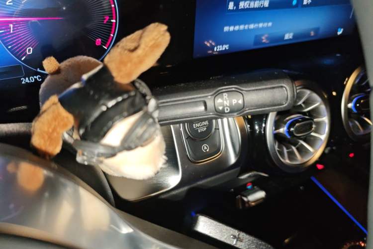 Used Mercedes-Benz GLB 2025 GLB 220 Sport Edition Gear Lever