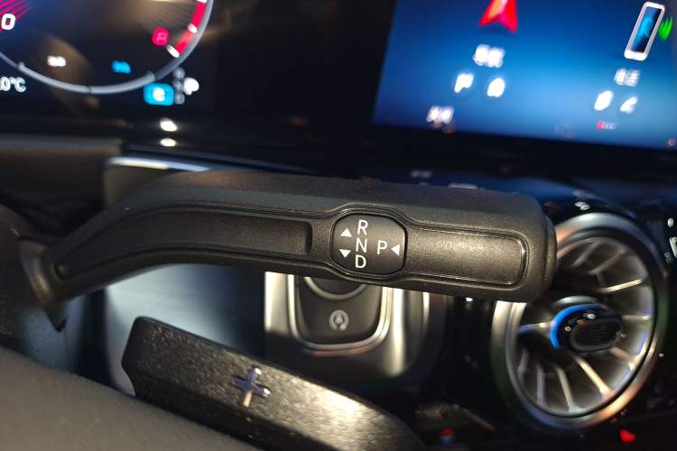 Used Mercedes-Benz GLB 2025 GLB 220 Sport Edition Gear Lever