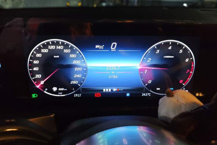Used Mercedes-Benz GLB 2025 GLB 220 Sport Edition Instrument Cluster