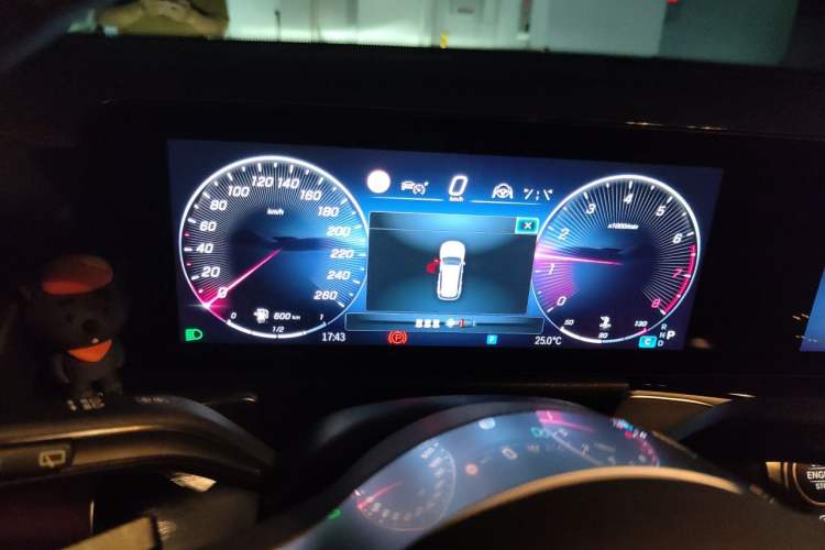 Used Mercedes-Benz GLB 2025 GLB 200 Dynamic Edition Instrument Cluster