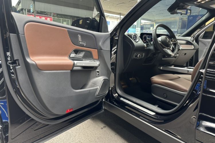 Used Mercedes-Benz GLB 2025 GLB 220 Sport Edition Interior 10