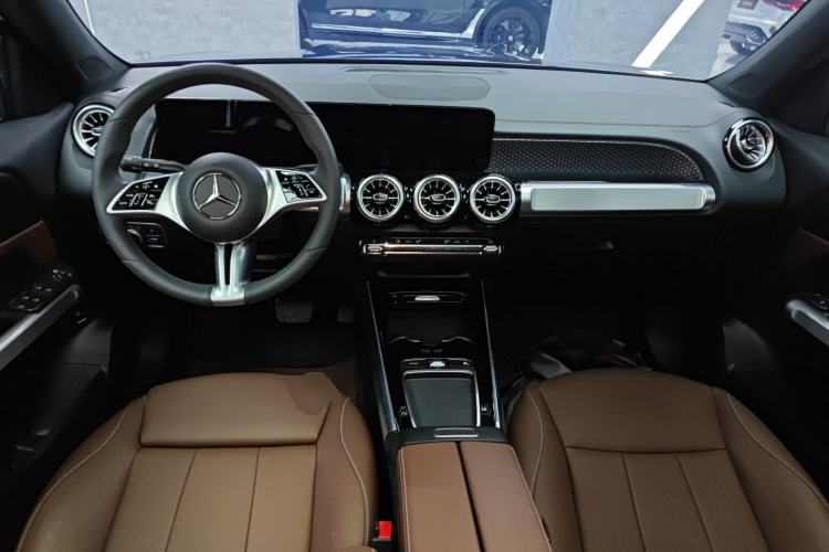 Used Mercedes-Benz GLB 2025 GLB 220 Sport Edition Interior 2