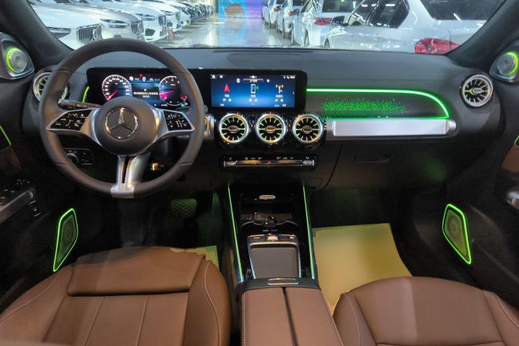 Used Mercedes-Benz GLB 2025 GLB 220 Sport Edition Interior 2