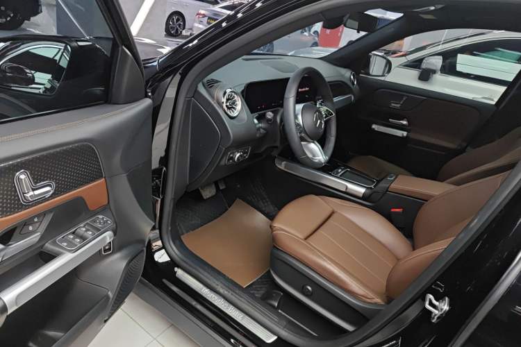 Used Mercedes-Benz GLB 2025 GLB 220 Sport Edition Interior 3