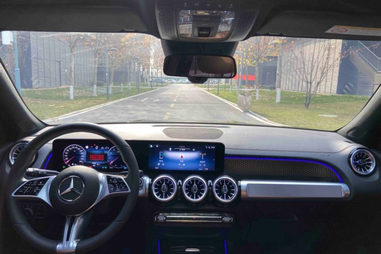 Used Mercedes-Benz GLB 2025 GLB 220 Fashion Model Interior 4