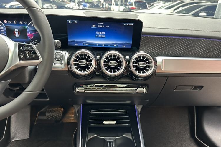 Used Mercedes-Benz GLB 2025 GLB 220 Sport Edition Interior 6