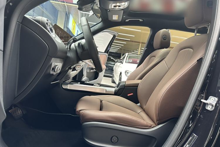 Used Mercedes-Benz GLB 2025 GLB 220 Sport Edition Interior 7