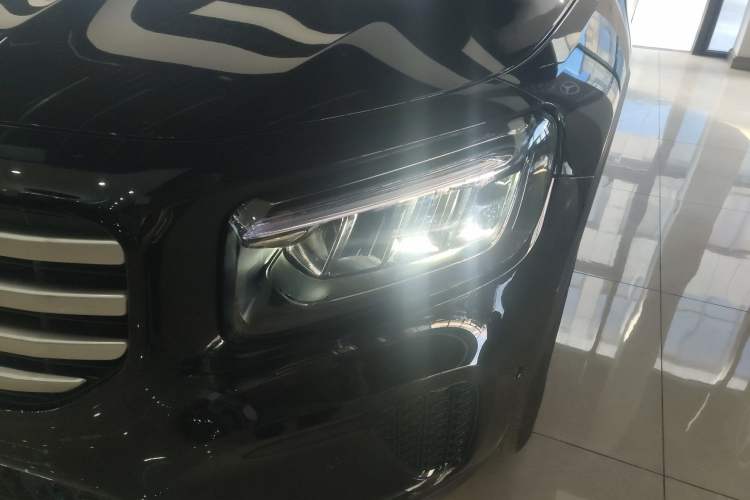 Used Mercedes-Benz GLB 2025 GLB 220 Sport Edition Left Front Headlight